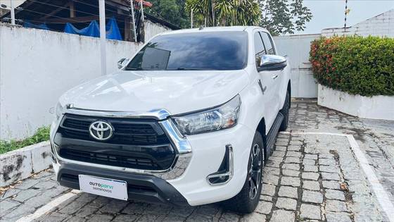 TOYOTA HILUX 2.8 D-4D TURBO DIESEL CD SRV 4X4 AUTOMÁTICO